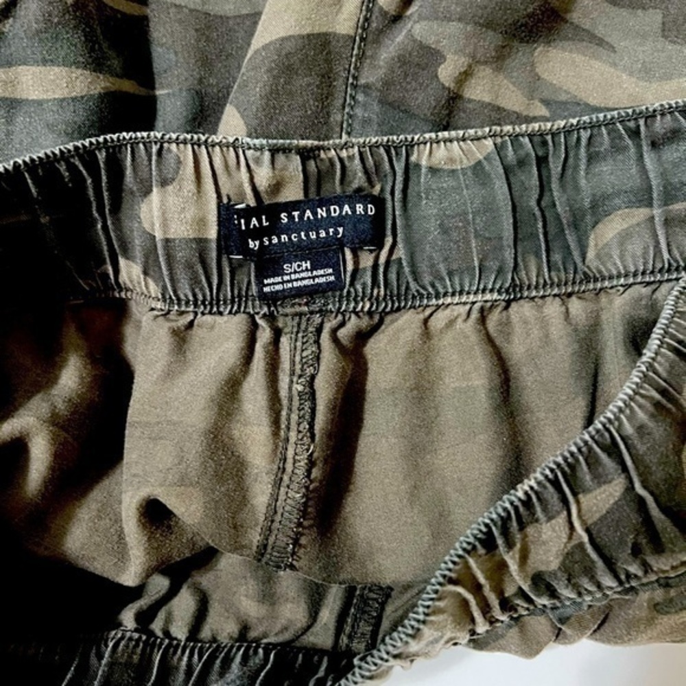 Social Standard by Sanctuary Camo Shorts Size S - Picture 3 of 7